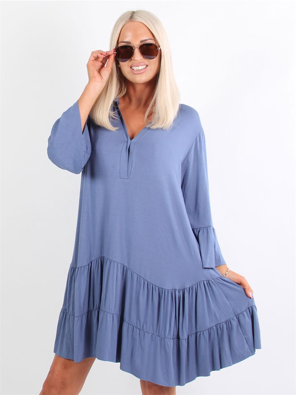 Pauline - Klänning med v-ringning och liten volangkjol